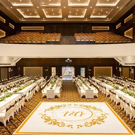 The King'S Meadows Hotel Golhalli Buitenkant foto
