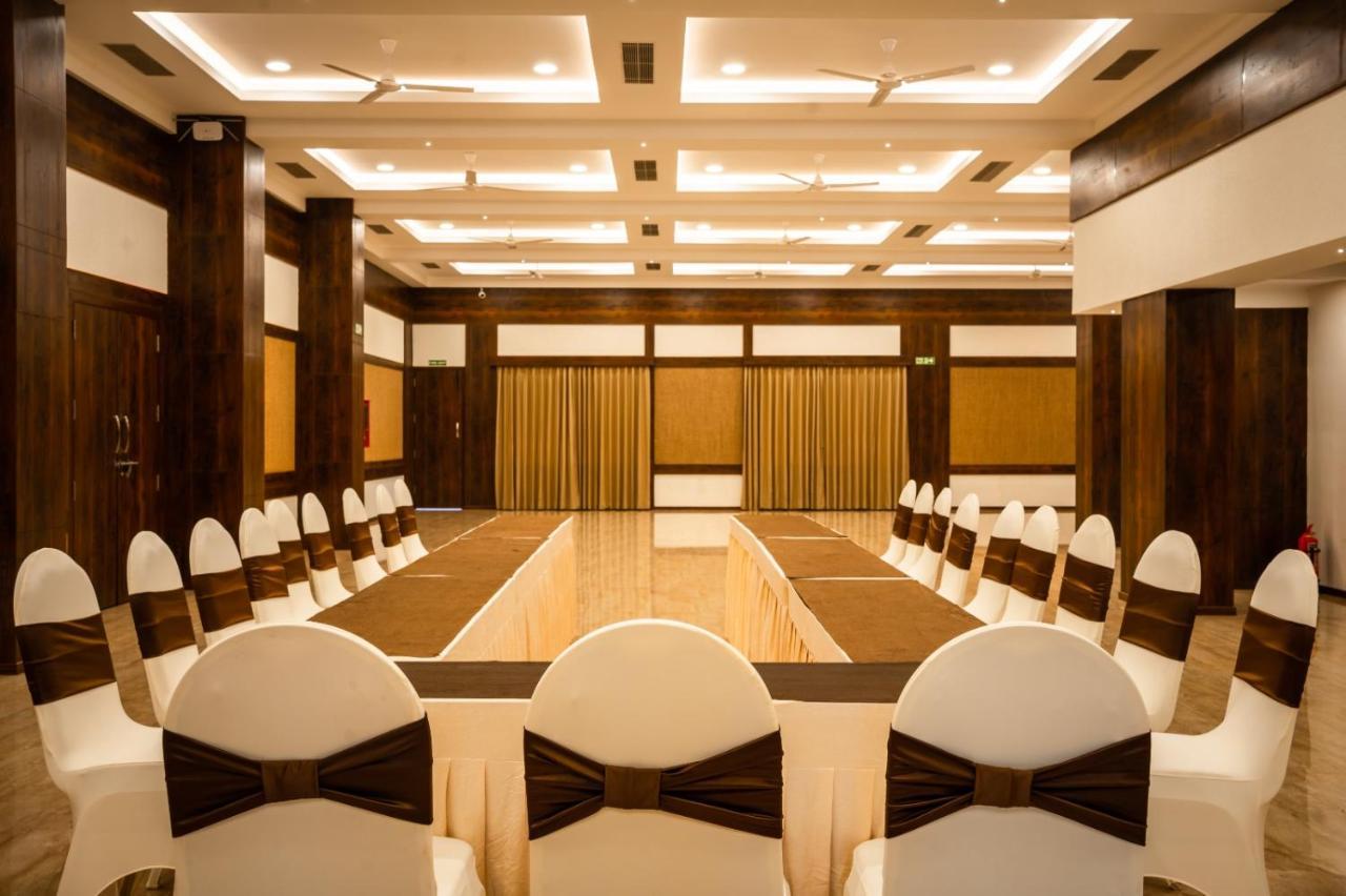 The King'S Meadows Hotel Golhalli Buitenkant foto
