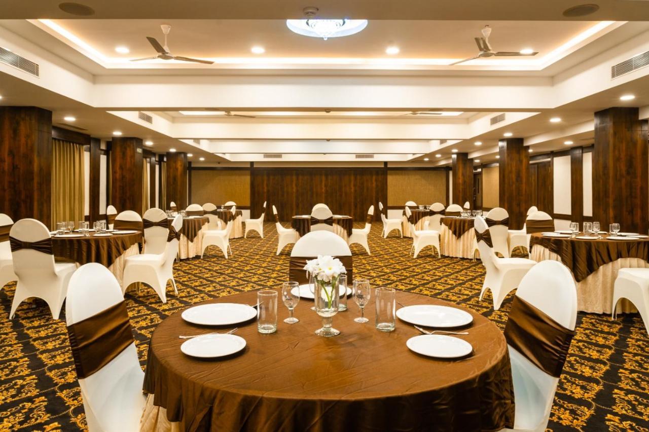 The King'S Meadows Hotel Golhalli Buitenkant foto