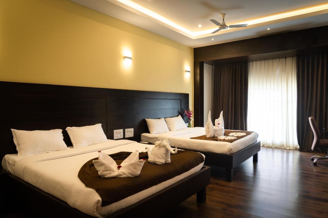 The King'S Meadows Hotel Golhalli Buitenkant foto