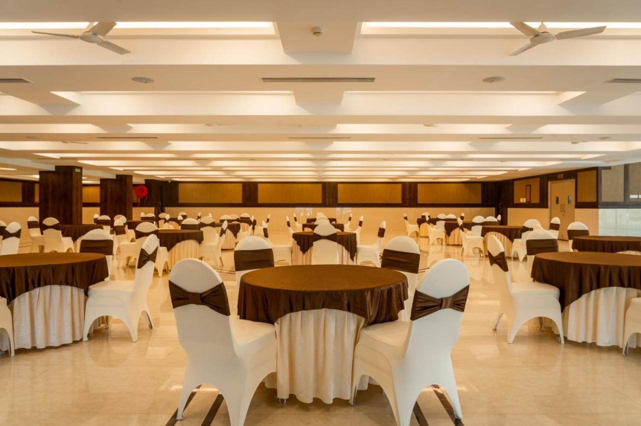 The King'S Meadows Hotel Golhalli Buitenkant foto