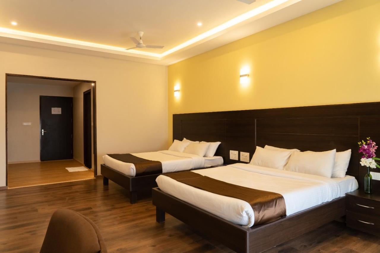 The King'S Meadows Hotel Golhalli Buitenkant foto
