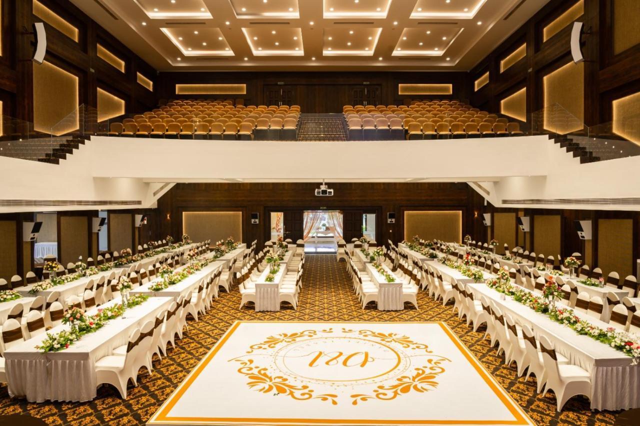 The King'S Meadows Hotel Golhalli Buitenkant foto