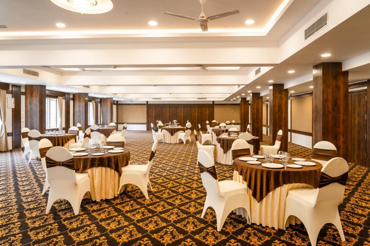The King'S Meadows Hotel Golhalli Buitenkant foto