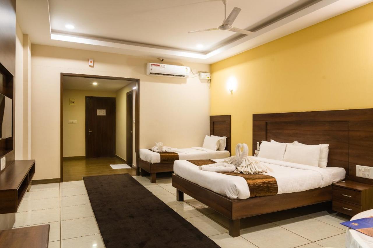 The King'S Meadows Hotel Golhalli Buitenkant foto