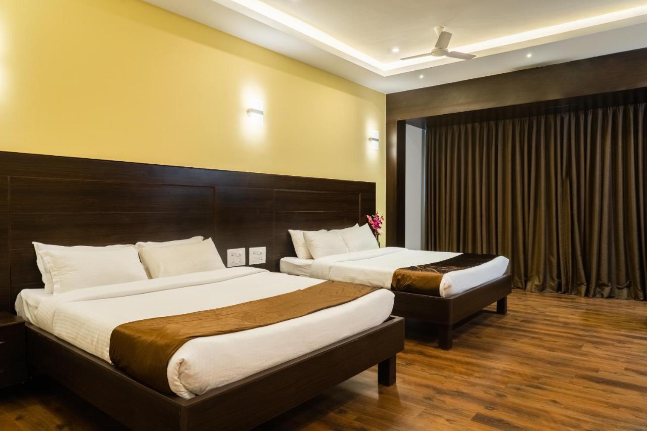 The King'S Meadows Hotel Golhalli Buitenkant foto