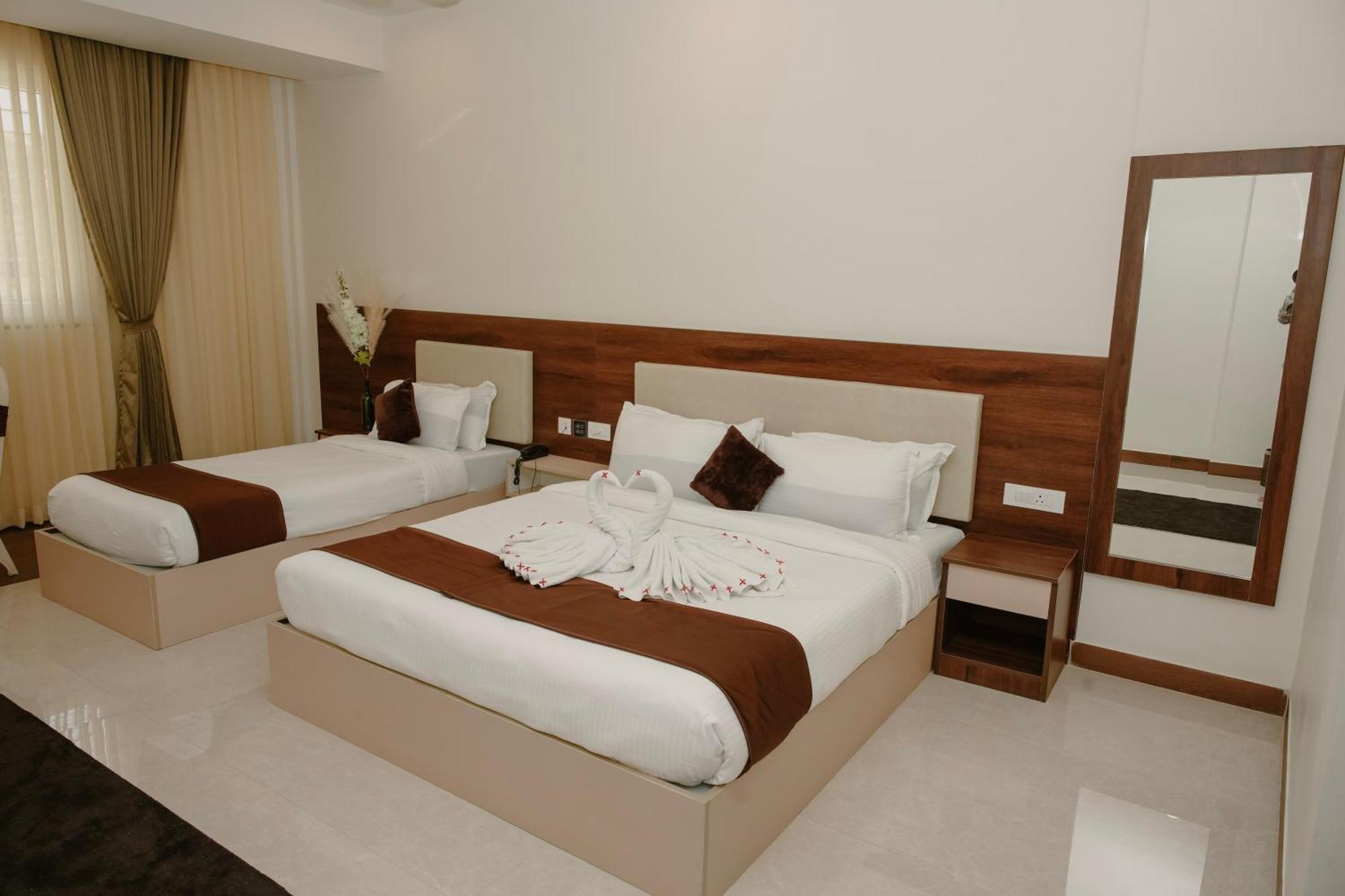 The King'S Meadows Hotel Golhalli Buitenkant foto