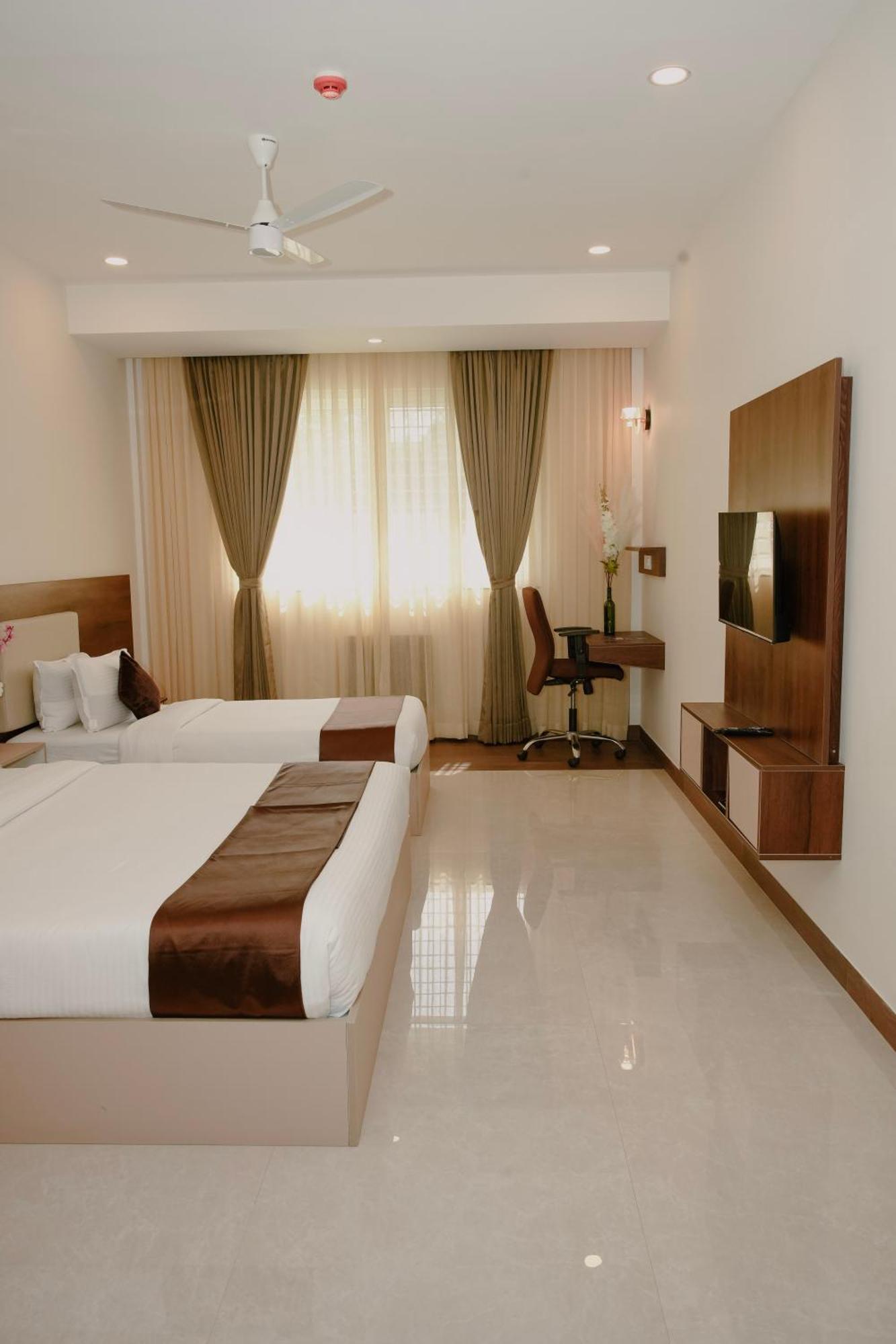 The King'S Meadows Hotel Golhalli Buitenkant foto