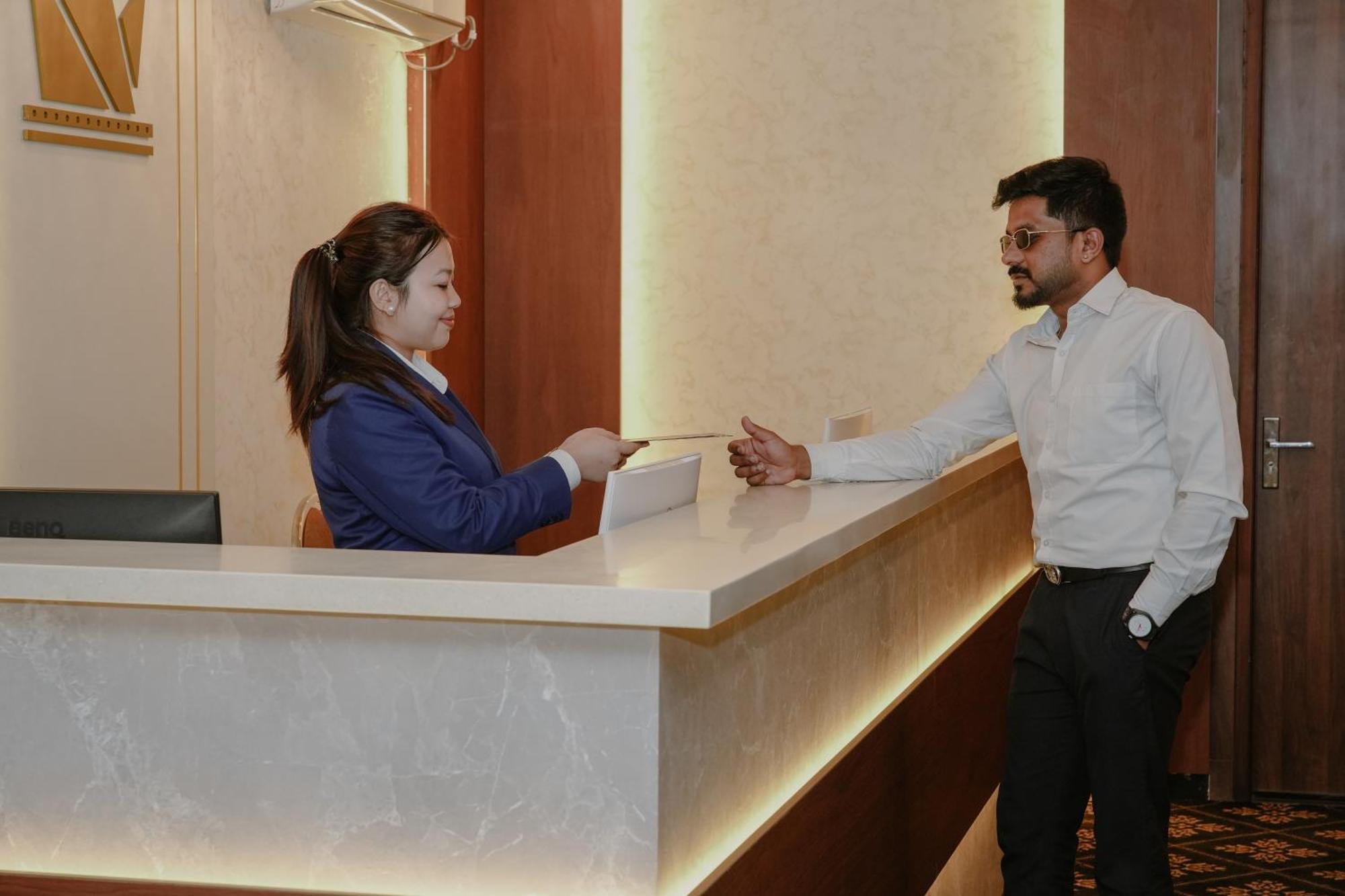 The King'S Meadows Hotel Golhalli Buitenkant foto