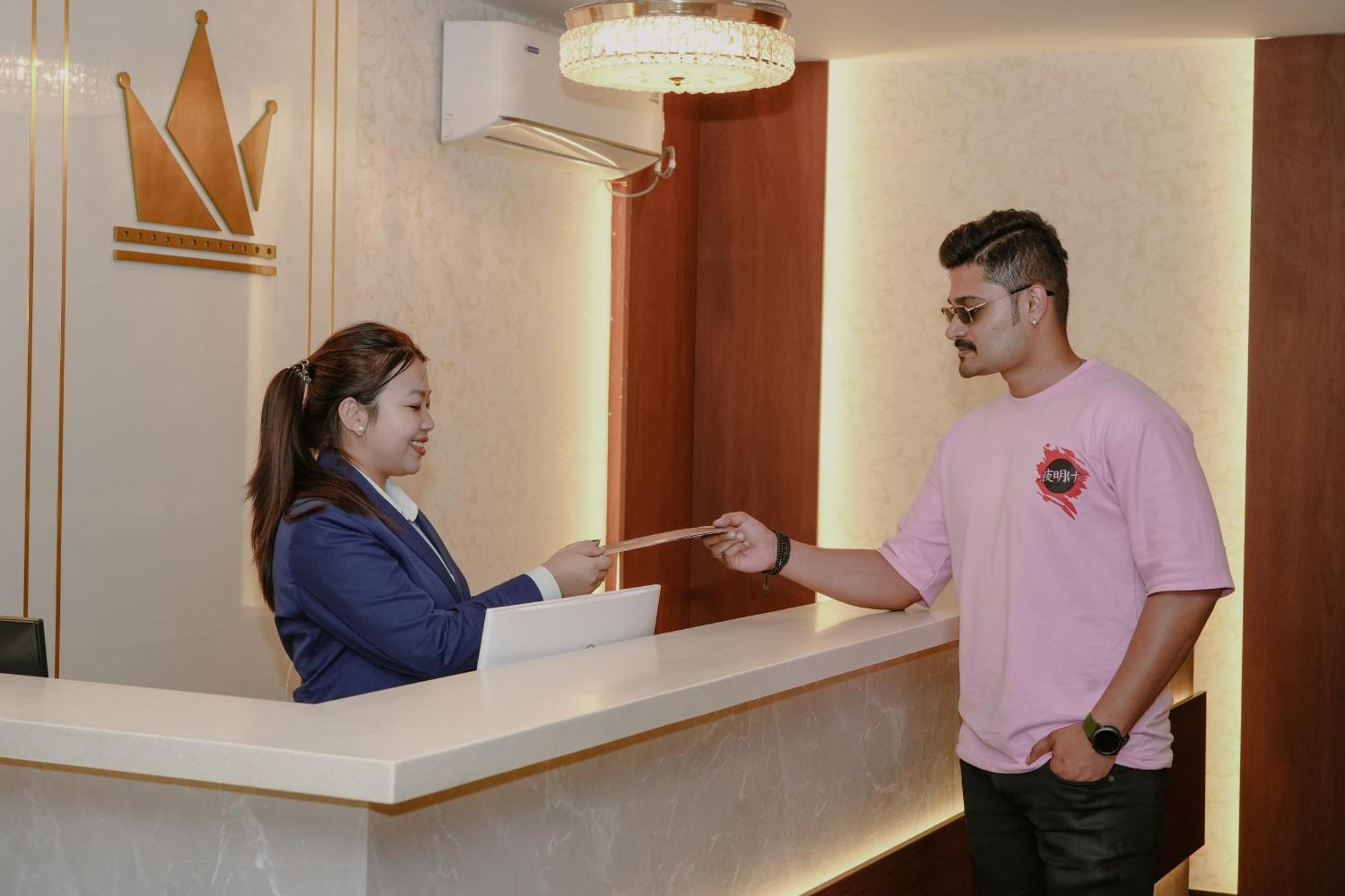 The King'S Meadows Hotel Golhalli Buitenkant foto