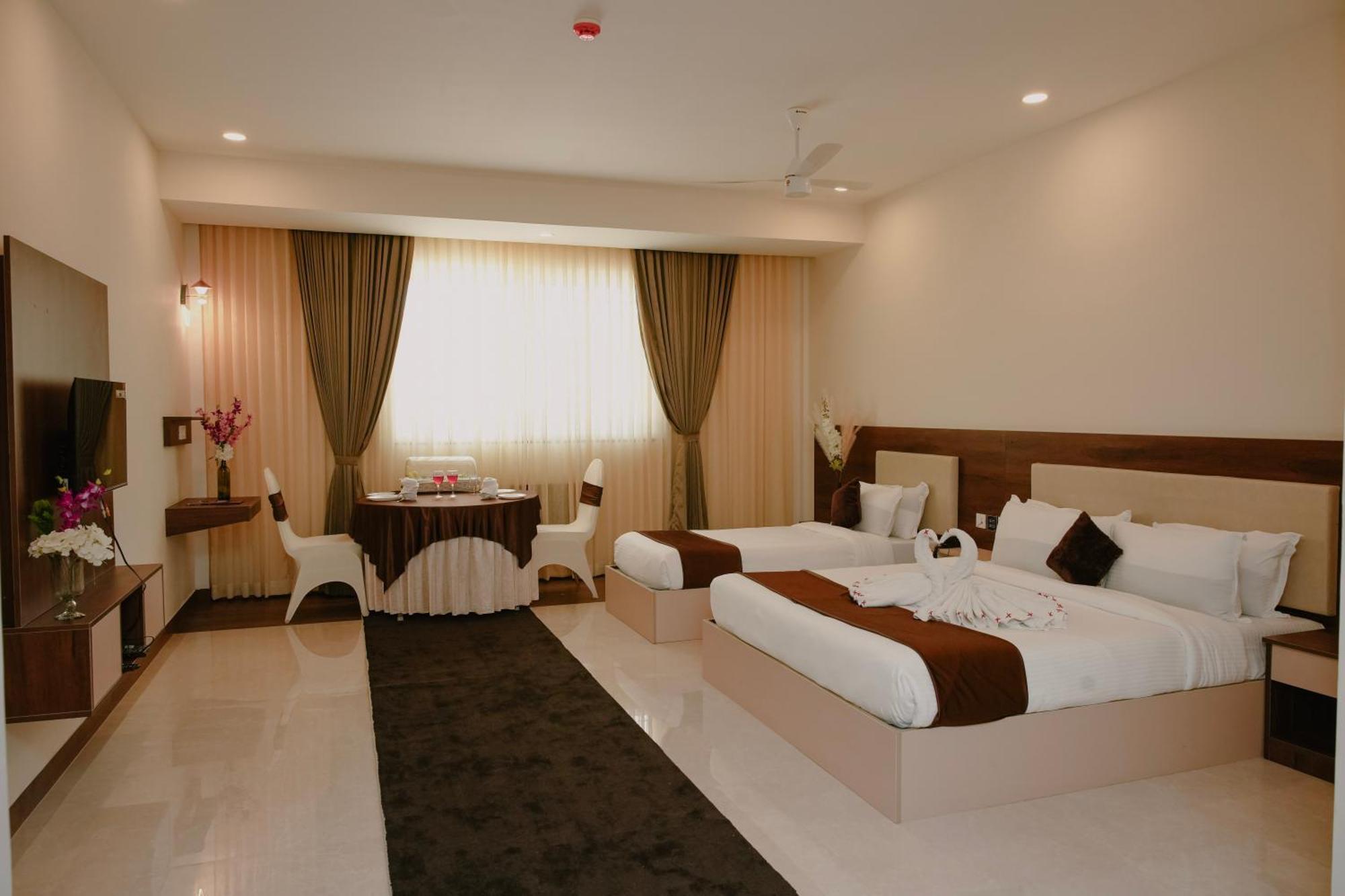 The King'S Meadows Hotel Golhalli Buitenkant foto
