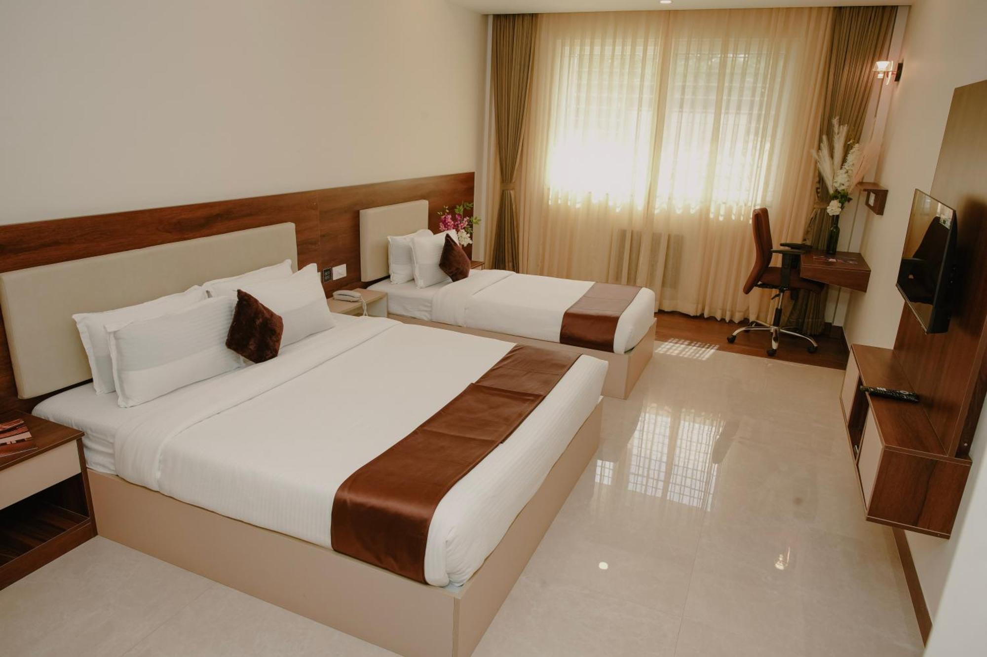 The King'S Meadows Hotel Golhalli Buitenkant foto