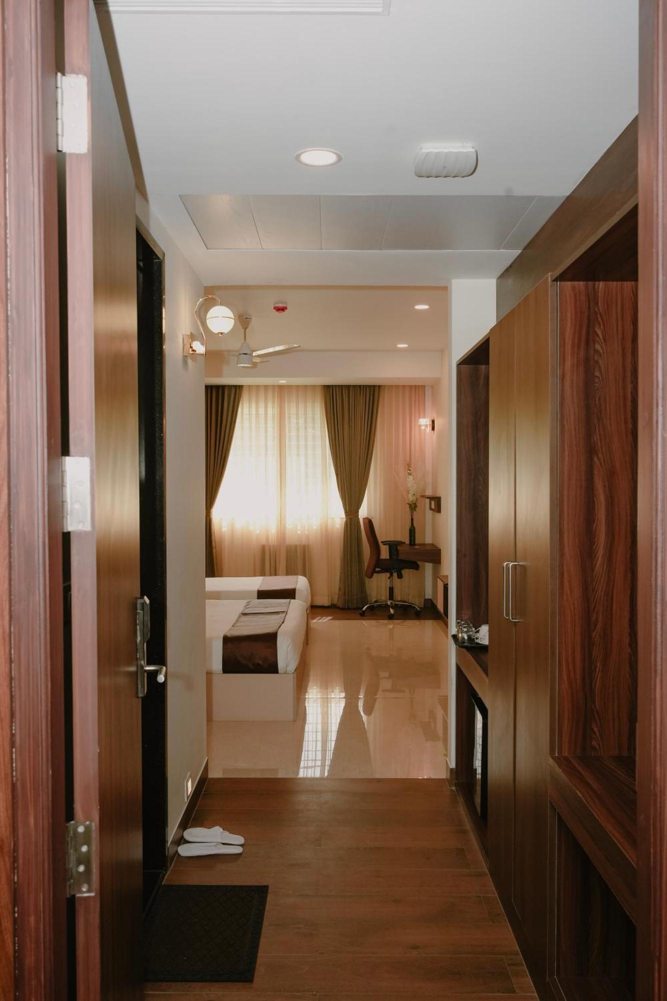 The King'S Meadows Hotel Golhalli Buitenkant foto