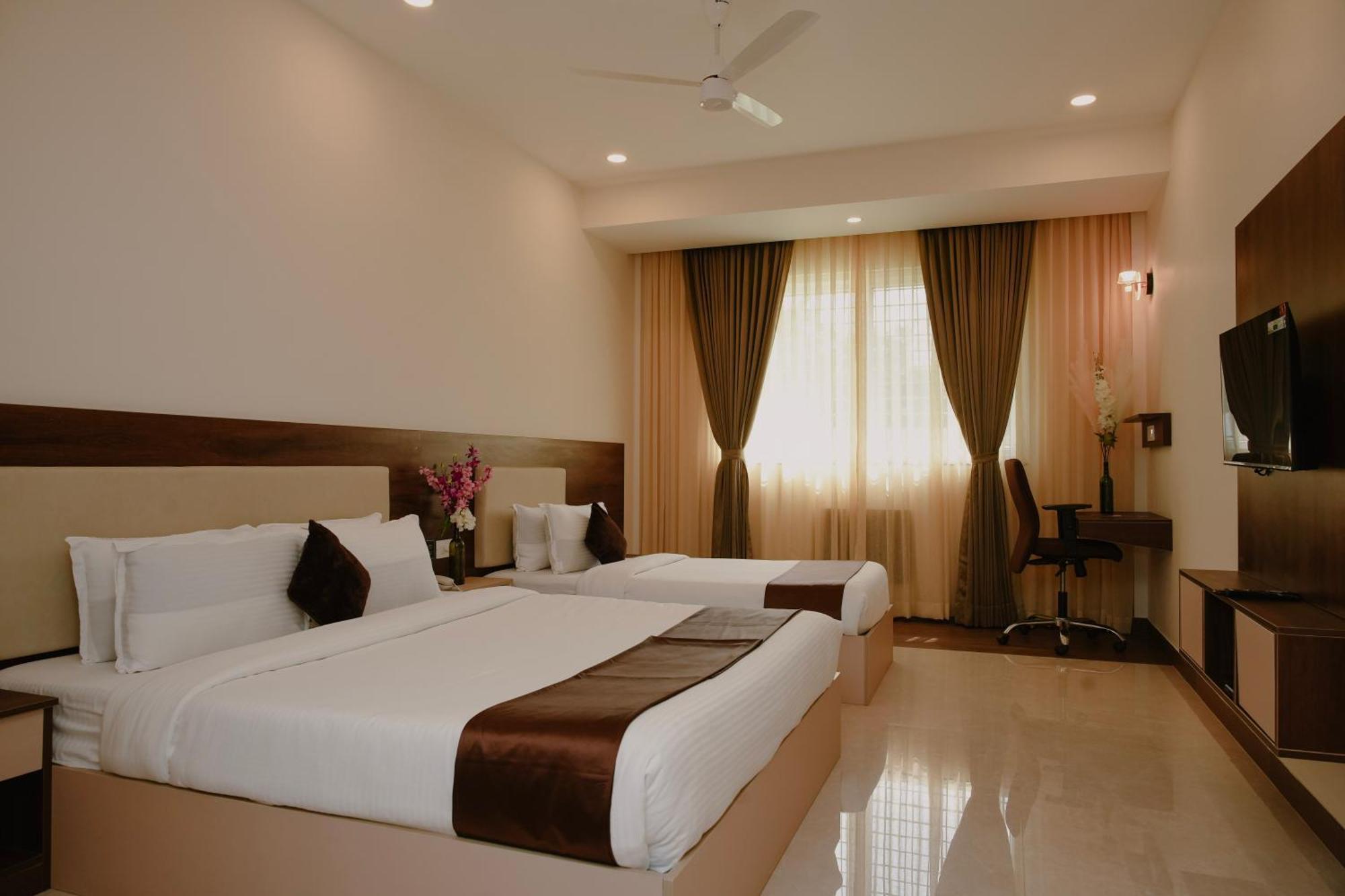 The King'S Meadows Hotel Golhalli Buitenkant foto