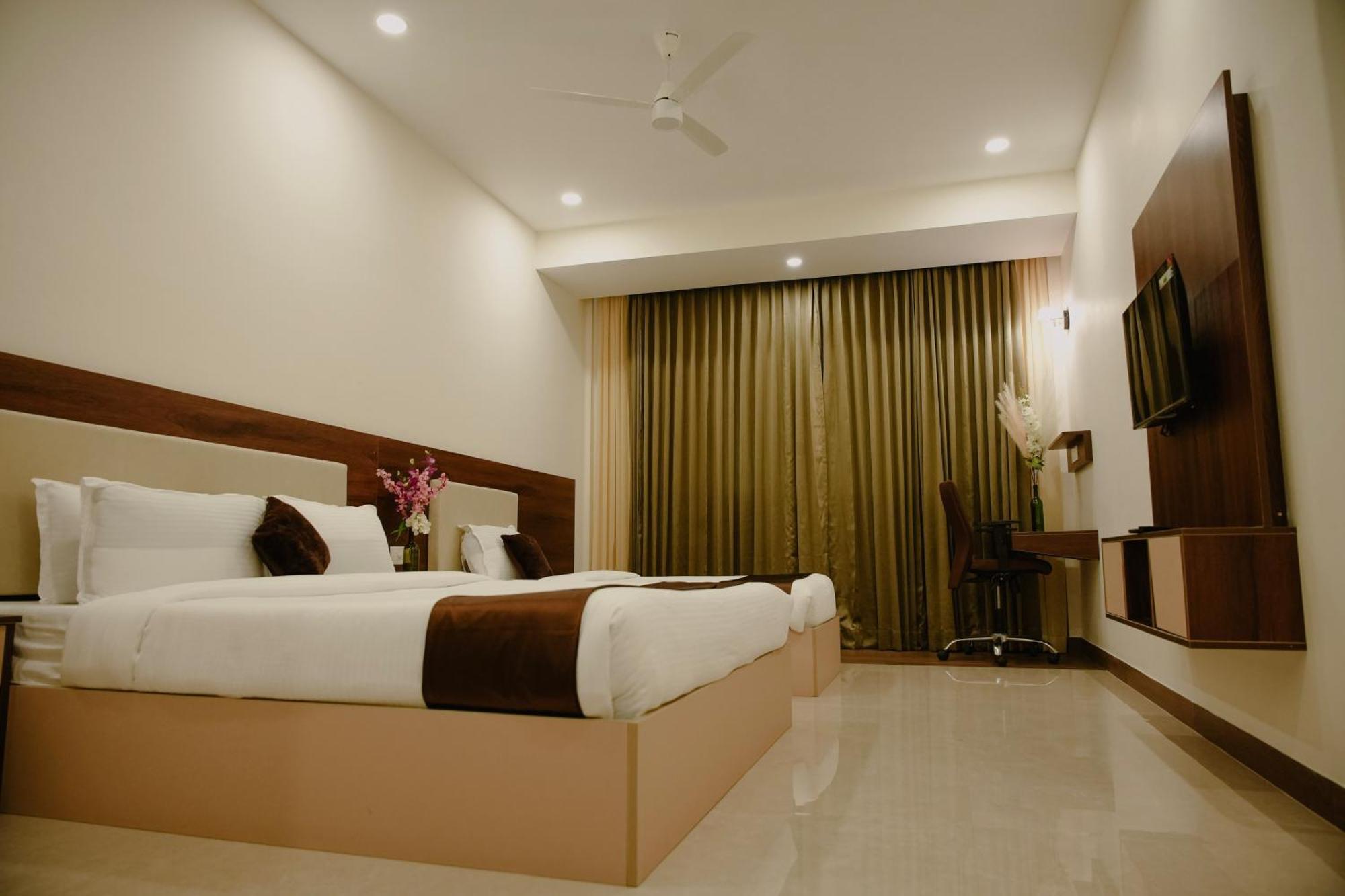 The King'S Meadows Hotel Golhalli Buitenkant foto
