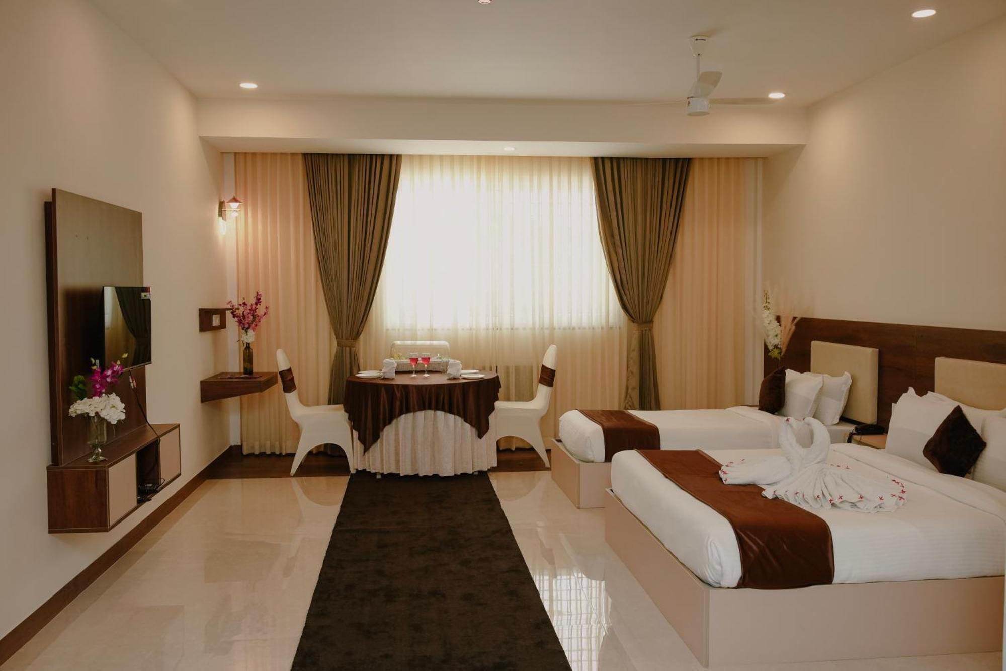 The King'S Meadows Hotel Golhalli Buitenkant foto