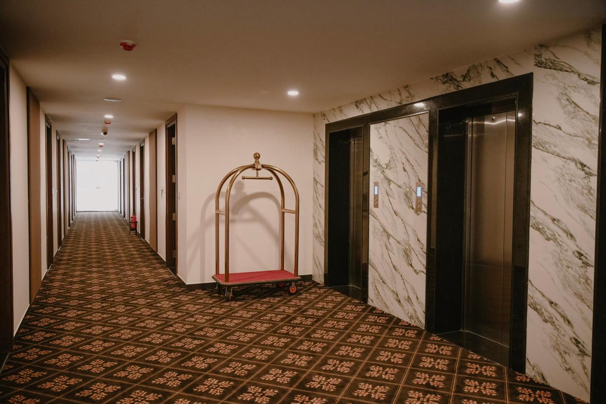 The King'S Meadows Hotel Golhalli Buitenkant foto