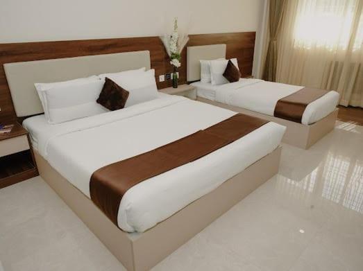 The King'S Meadows Hotel Golhalli Buitenkant foto